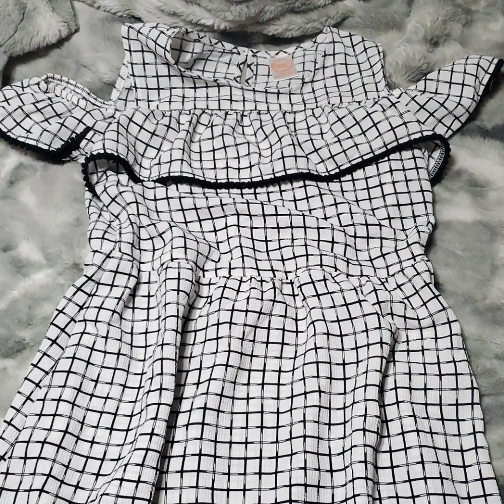 Off the shoulder grid dress🤍🌿
